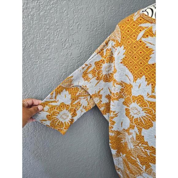Women's LuLaRoe Blouse High-Low Short Sleeves Floral Size Large Topical Theme - Picture 11 of 11